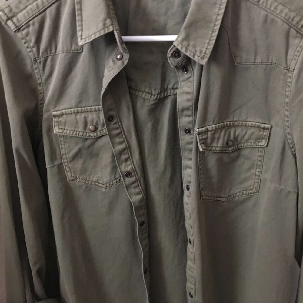 Women’s sanctuary button up